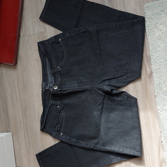 Forever 21+ rinsed black skinny stretch jeans - Picture 2 of 8